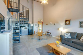 Del Norte Apartment with Loft Walk to Downtown!